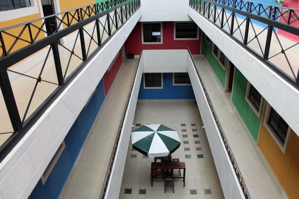 Hostal Andaina *